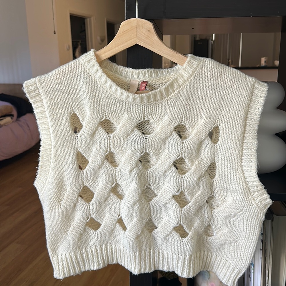 PILCRO Sweater Vest - Picture 5 of 7